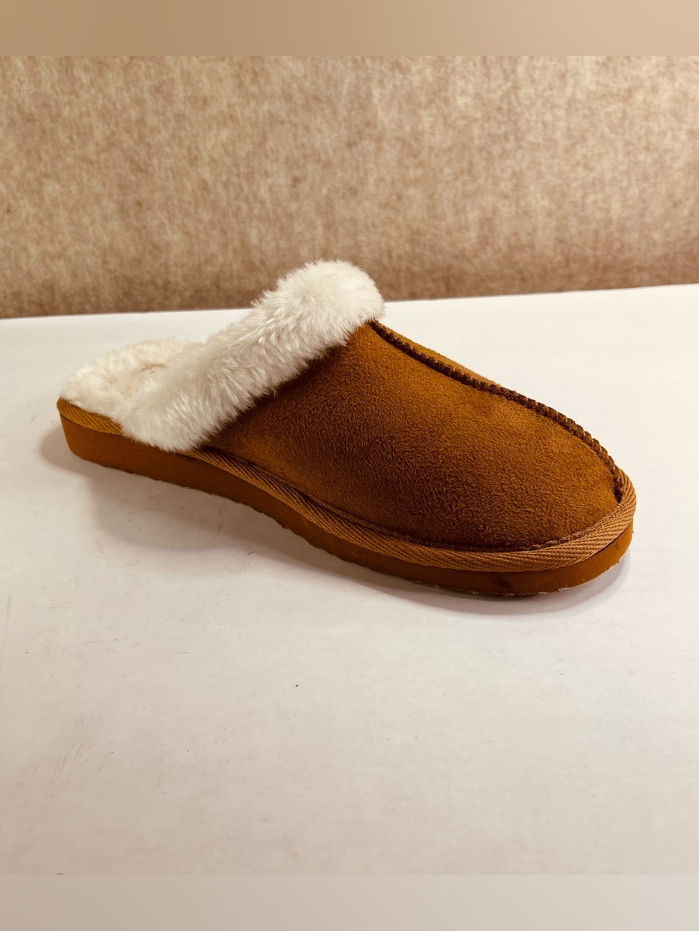 Arizona Shearling Suede Slip On Rubber Sole Slippers sz 7-8
